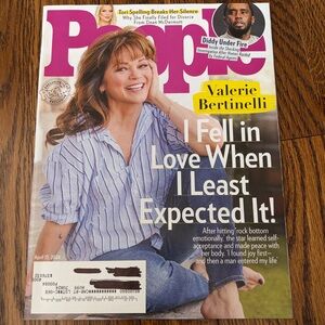 People Magazine - April 15 2024 - Valerie Bertinelli women’s magazines